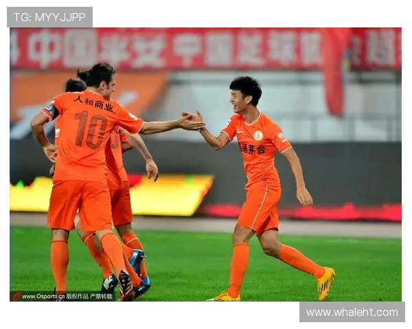 艾华顿后点机敏推射扳平比分 中国香港1比1迎来半场平局